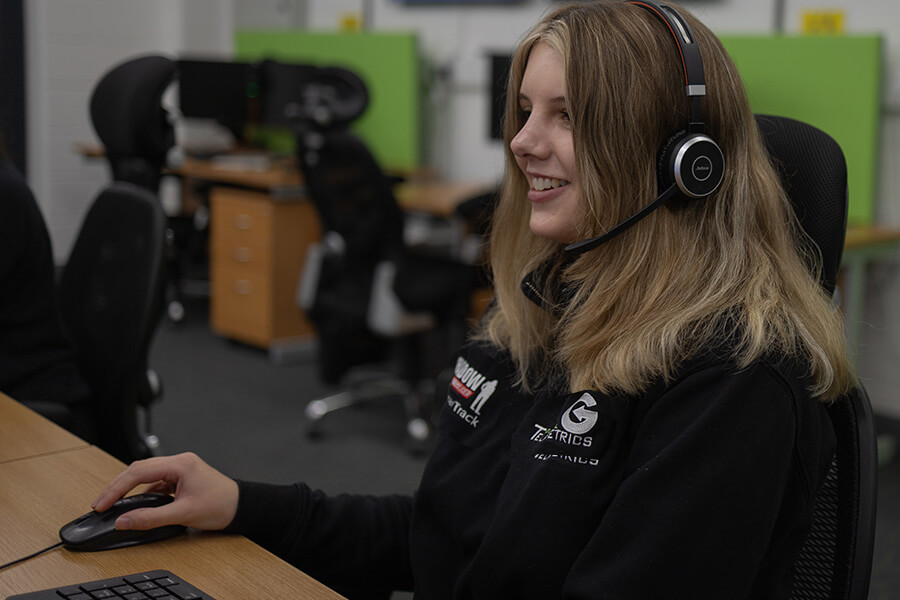 Global Telemetrics Operator working with customer